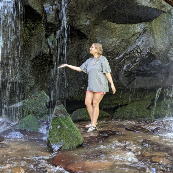 Meet your Posher, Lauren - Picture 1 of 1